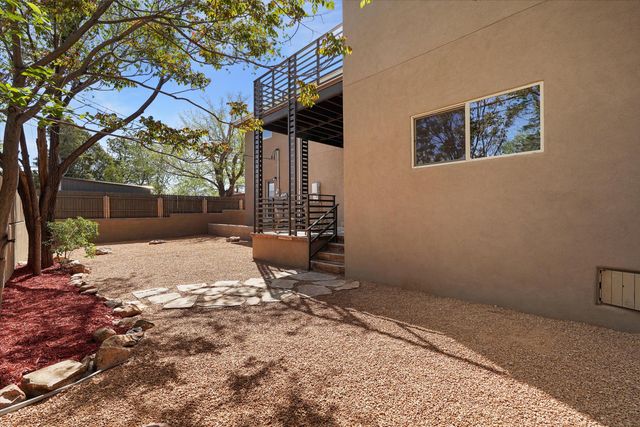 2615 Vista Larga Avenue NE, Albuquerque, NM 87106