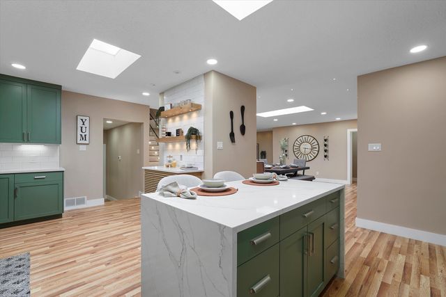 2615 Vista Larga Avenue NE, Albuquerque, NM 87106