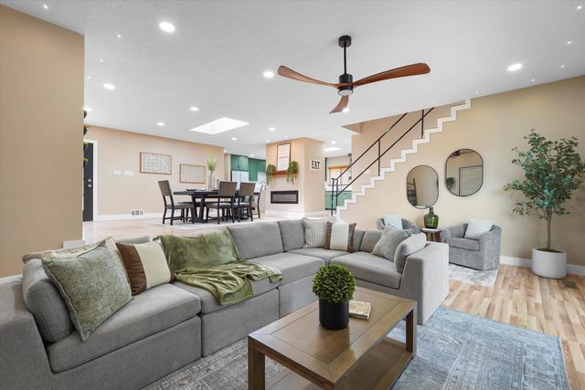 2615 Vista Larga Avenue NE, Albuquerque, NM 87106