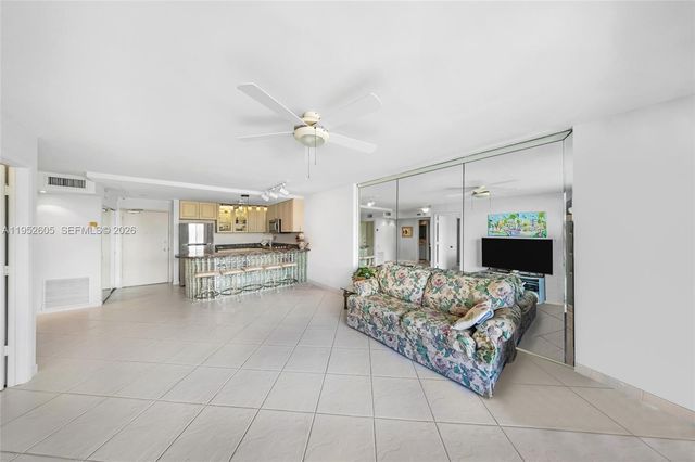 465 Ocean Dr 419, Miami Beach, FL 33139