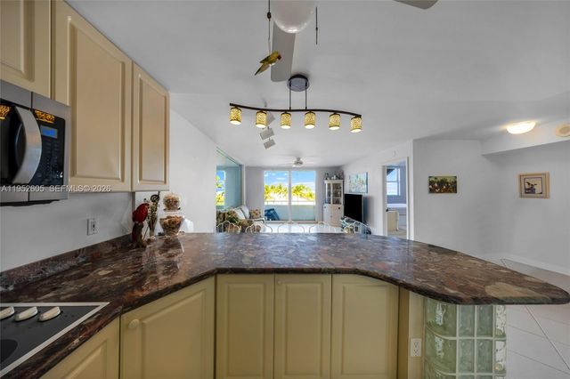 465 Ocean Dr 419, Miami Beach, FL 33139