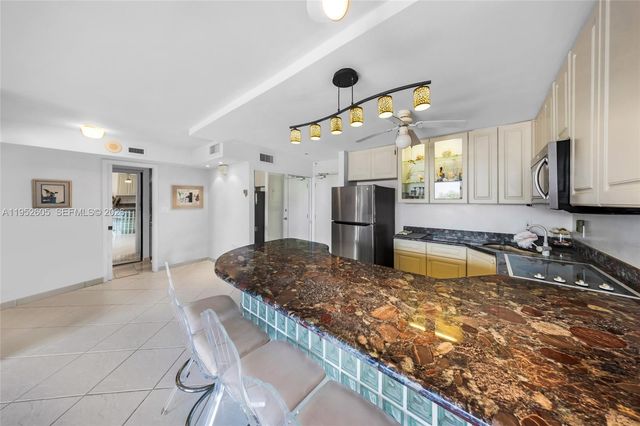 465 Ocean Dr 419, Miami Beach, FL 33139