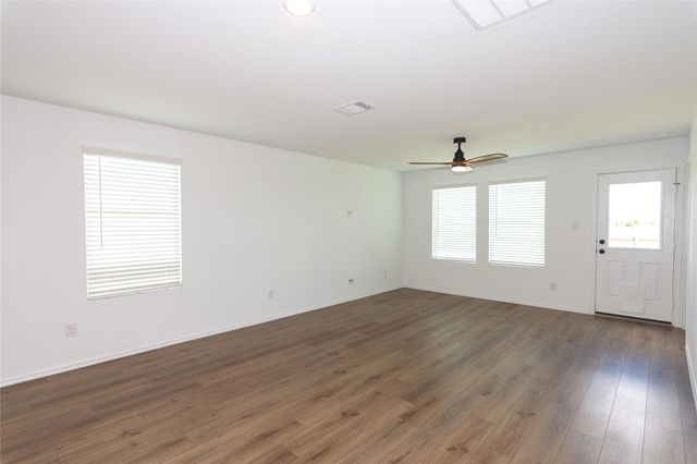 548 Rancho Del Cielo LOOP, Jarrell, TX 76537