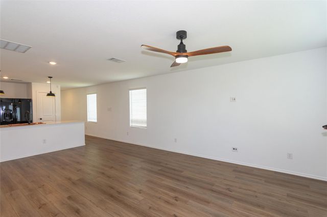 548 Rancho Del Cielo LOOP, Jarrell, TX 76537