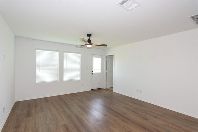 548 Rancho Del Cielo LOOP, Jarrell, TX 76537