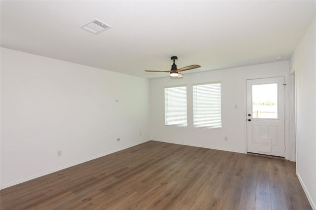 548 Rancho Del Cielo LOOP, Jarrell, TX 76537