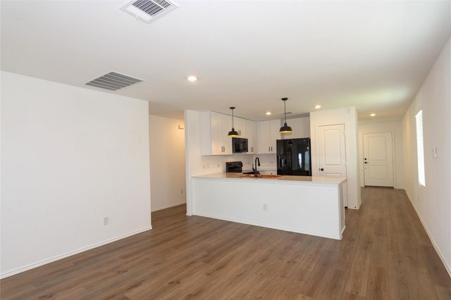 548 Rancho Del Cielo LOOP, Jarrell, TX 76537