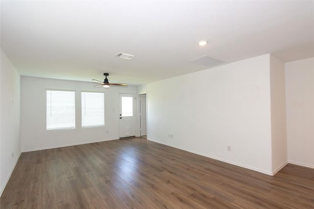 548 Rancho Del Cielo LOOP, Jarrell, TX 76537