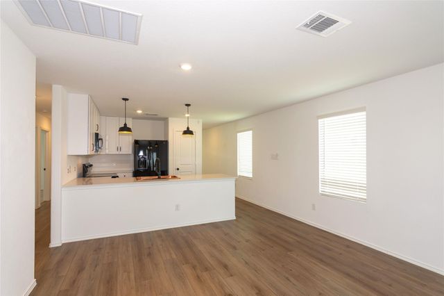 548 Rancho Del Cielo LOOP, Jarrell, TX 76537