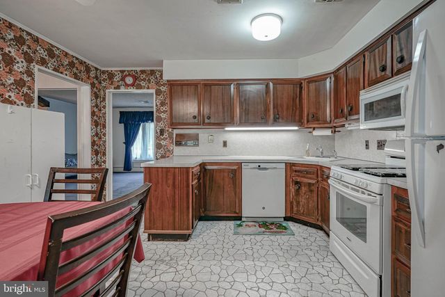 430 OAK AVE, Blackwood, NJ 08012