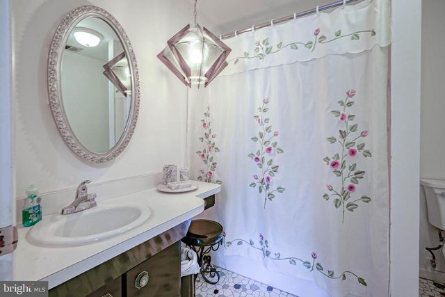 430 OAK AVE, Blackwood, NJ 08012