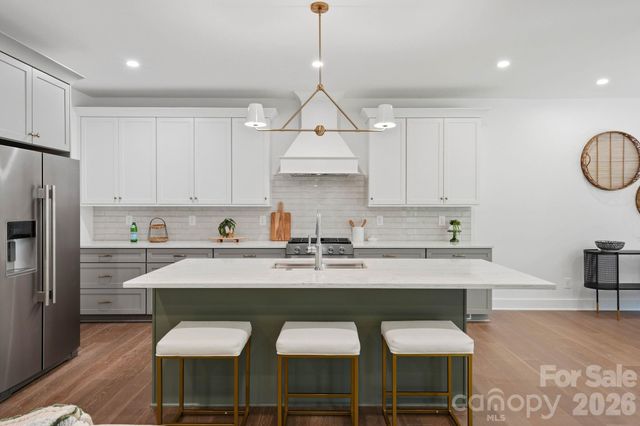 2315 Chateau Court, Matthews, NC 28105