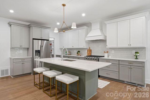 2315 Chateau Court, Matthews, NC 28105