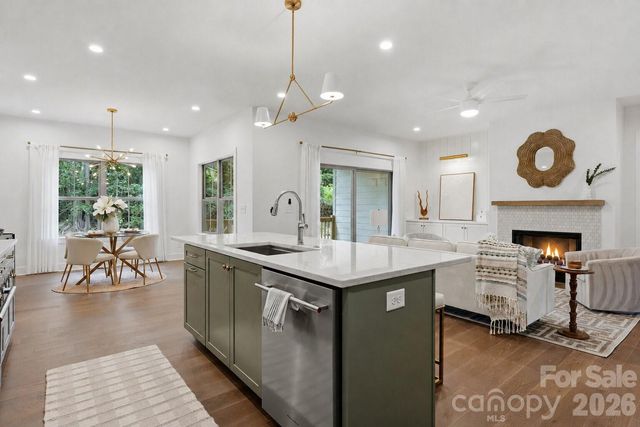 2315 Chateau Court, Matthews, NC 28105