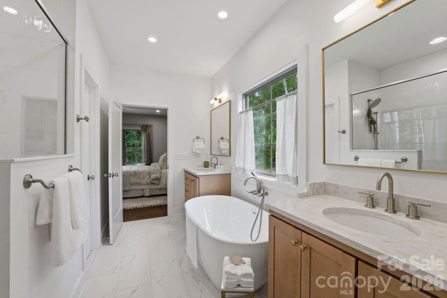 2315 Chateau Court, Matthews, NC 28105