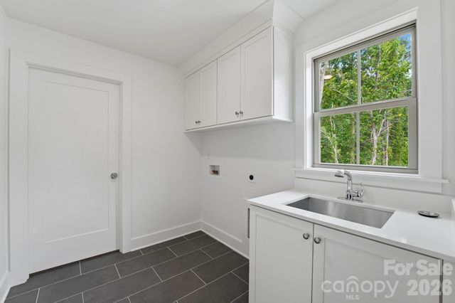 2315 Chateau Court, Matthews, NC 28105
