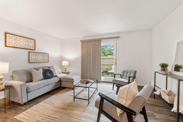 106 Tarryton Court E, Columbus, OH 43228