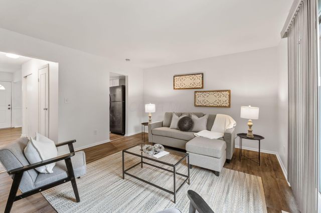 106 Tarryton Court E, Columbus, OH 43228