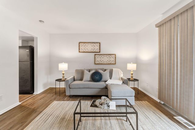 106 Tarryton Court E, Columbus, OH 43228