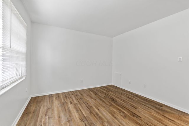 106 Tarryton Court E, Columbus, OH 43228