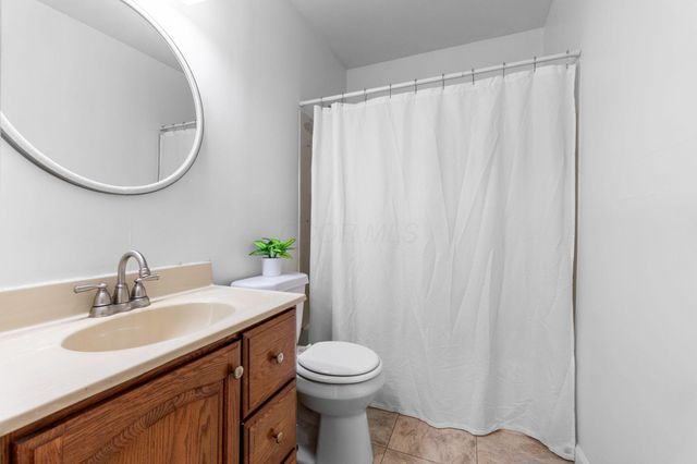 106 Tarryton Court E, Columbus, OH 43228