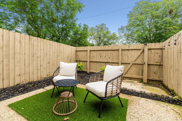 106 Tarryton Court E, Columbus, OH 43228