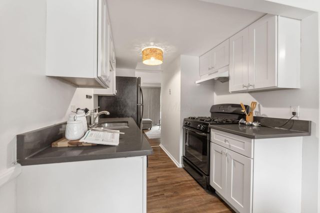 106 Tarryton Court E, Columbus, OH 43228