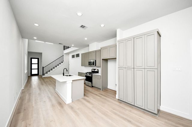 4338 Avron Drive B, Stafford, TX 77477