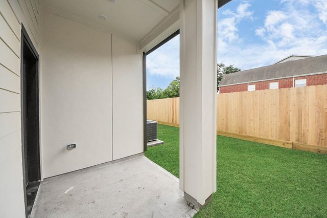 4338 Avron Drive B, Stafford, TX 77477