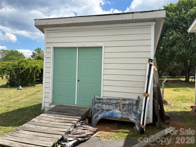 5507 Sandy Creek Court, Newton, NC 28658