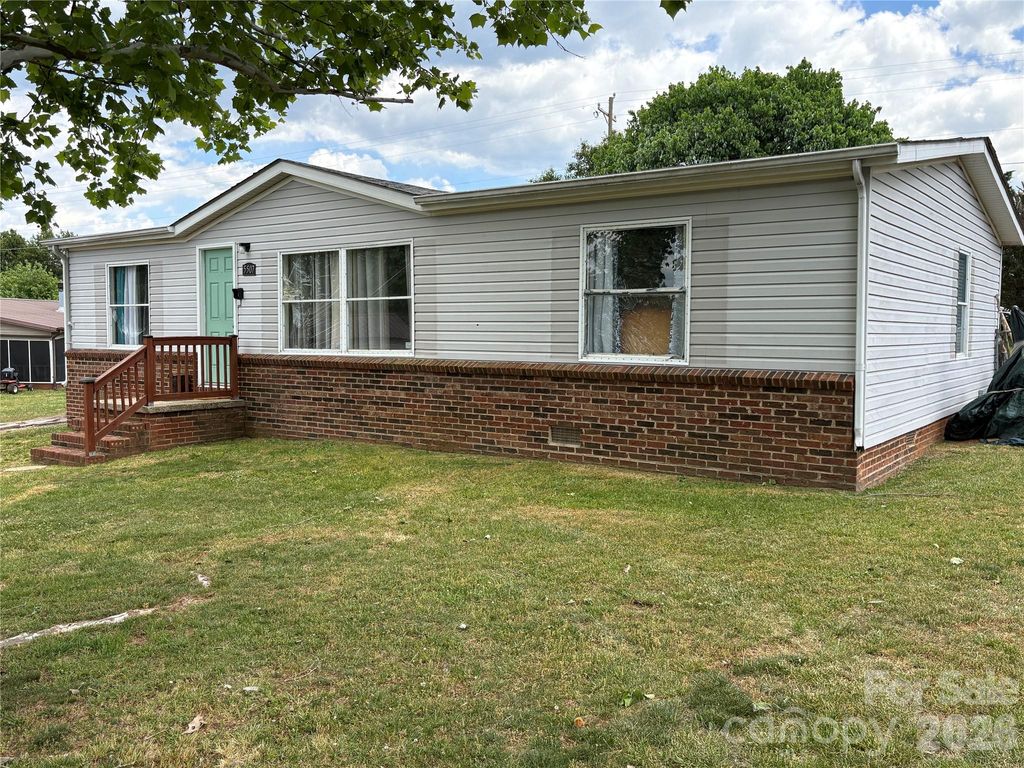 5507 Sandy Creek Court, Newton, NC 28658