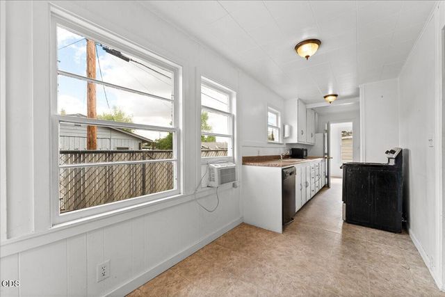 214 N Columbus Avenue, Medford, OR 97501