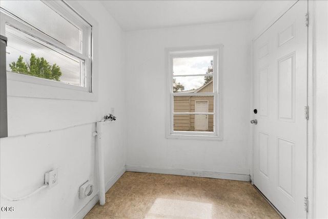 214 N Columbus Avenue, Medford, OR 97501