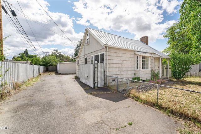 214 N Columbus Avenue, Medford, OR 97501