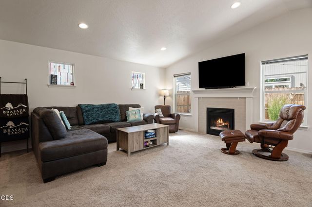 21184 Darnel Avenue, Bend, OR 97702