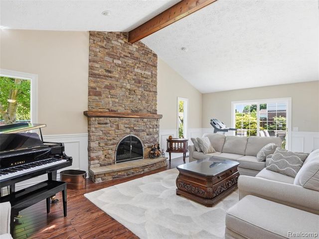 15693 Jennifer Drive, Macomb, MI 48044