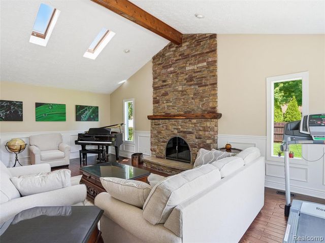 15693 Jennifer Drive, Macomb, MI 48044