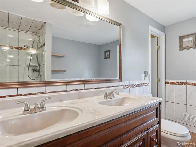15693 Jennifer Drive, Macomb, MI 48044