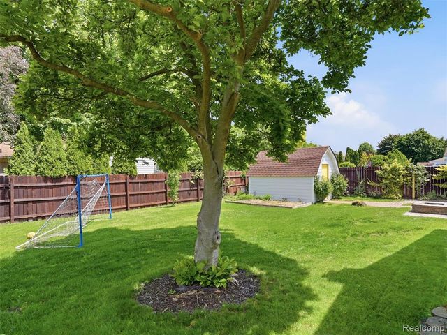 15693 Jennifer Drive, Macomb, MI 48044