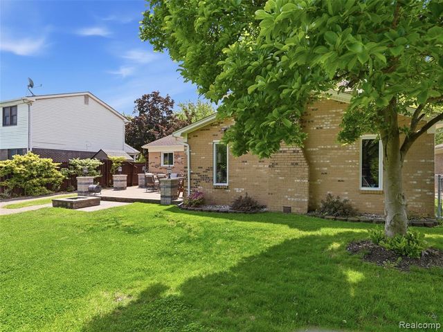 15693 Jennifer Drive, Macomb, MI 48044