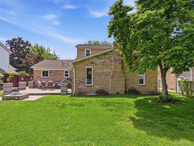 15693 Jennifer Drive, Macomb, MI 48044