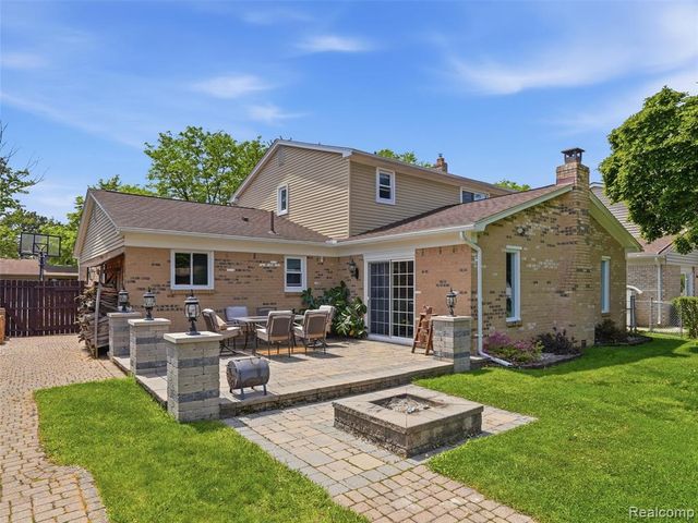 15693 Jennifer Drive, Macomb, MI 48044