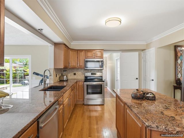 15693 Jennifer Drive, Macomb, MI 48044