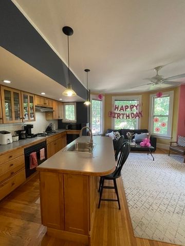 62 Cypress St 3, Brookline, MA 02445