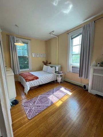 62 Cypress St 3, Brookline, MA 02445