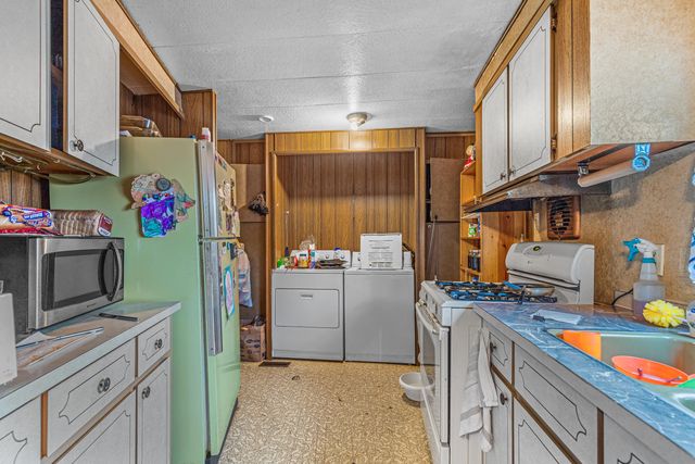 18097 Redwood Highway, Selma, OR 97538