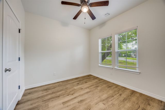 2901 S Scullin Avenue, Denison, TX 75020