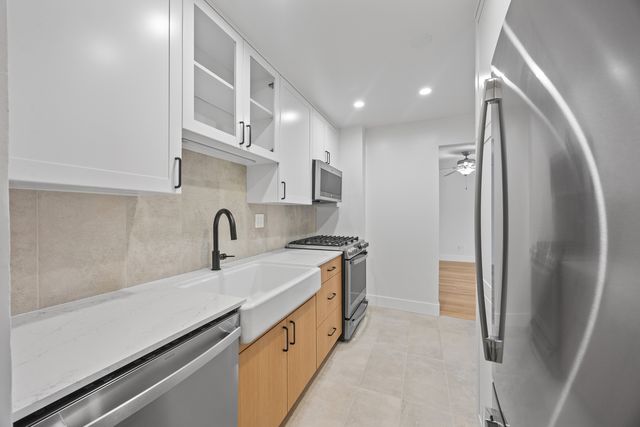 415 S LOMBARD Avenue 304, Oak Park, IL 60302