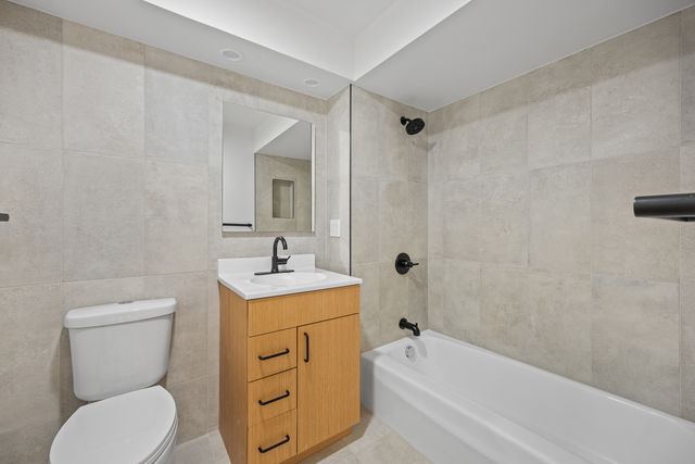 415 S LOMBARD Avenue 304, Oak Park, IL 60302