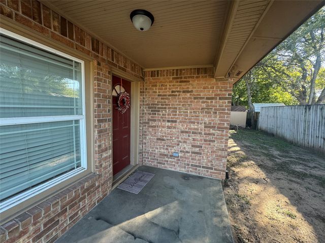 404 N Hannaford Street, Granbury, TX 76048